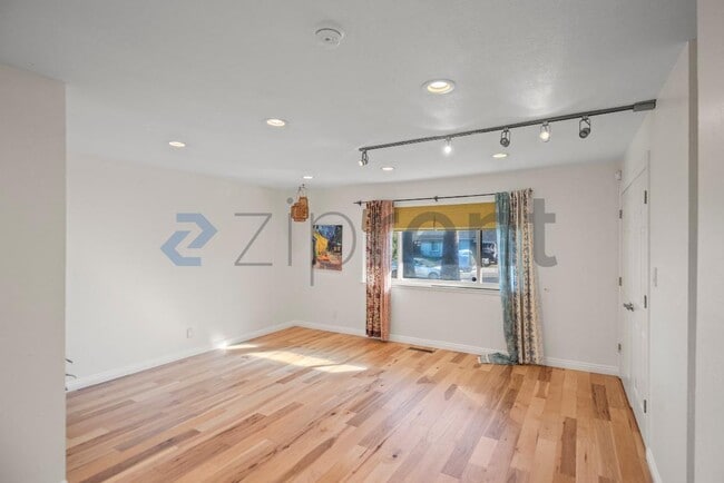 Photo - 743 Shawnee Ln