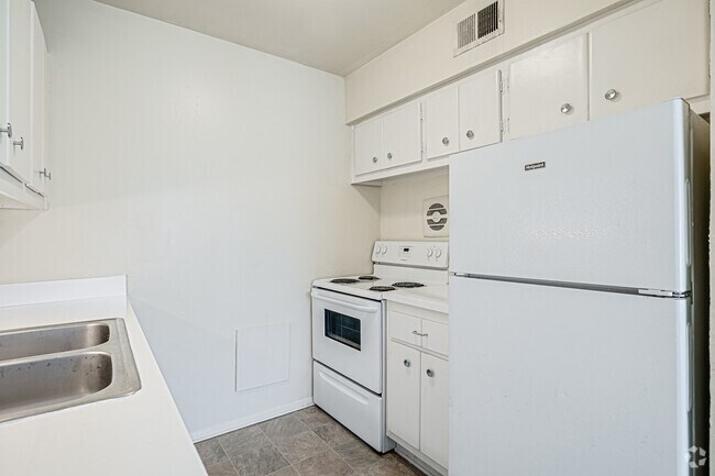 2BR, 1BA - 867SF - Kitchen