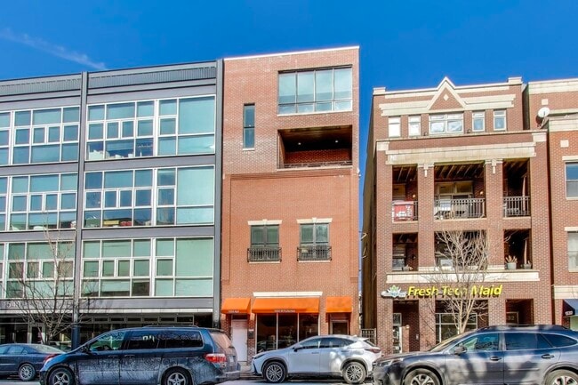 Building Photo - 1534 W Fullerton Ave Unit 3