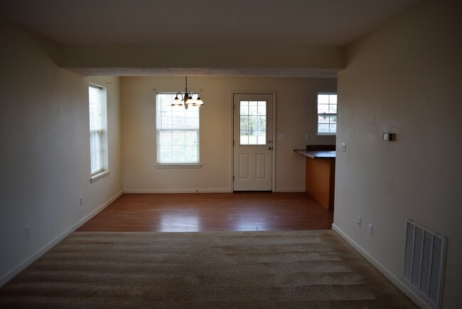Photo - Spacious 3 bedroom, 2.5 bathroom duplex!