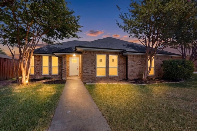 Building Photo - 620 W Stoneybrook Dr