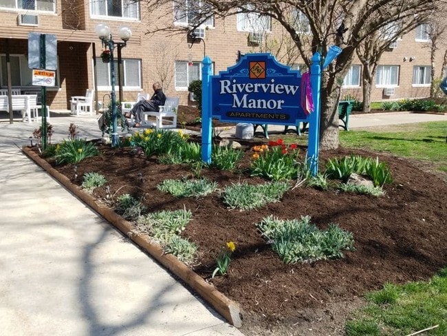 Photo - Riverview Manor