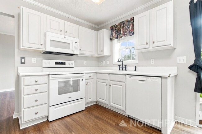 Photo - 105 Riglaw Cir