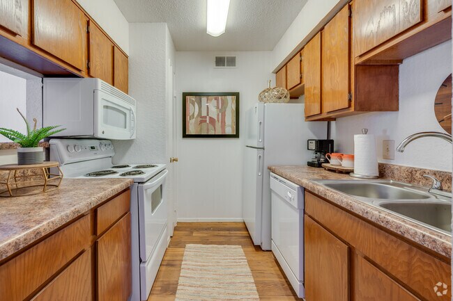 2BR, 2BA - 950SF - Kitchen