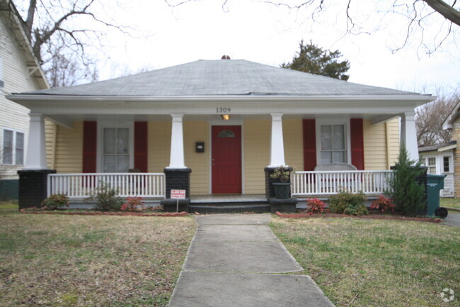 Building Photo - Spacious 3 Bed / 2 Bath Trinity Park Home ...