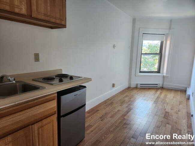 1067 Beacon St Unidad 4