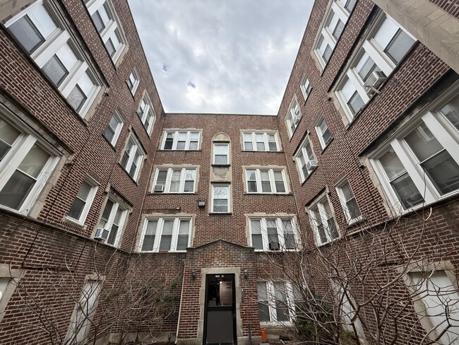 Building Photo - 7344 N Damen Ave Unit 3