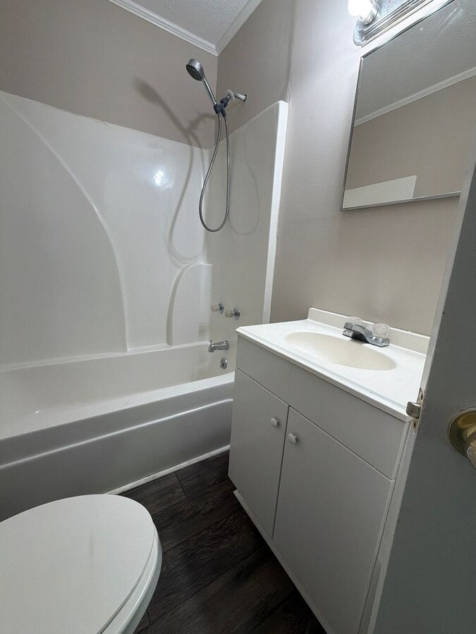Photo - **** AVAILABLE NOW-!!! QUAINT BEMIS LOCATION***** RENOVATED 2 BEDROOM 1 BATH