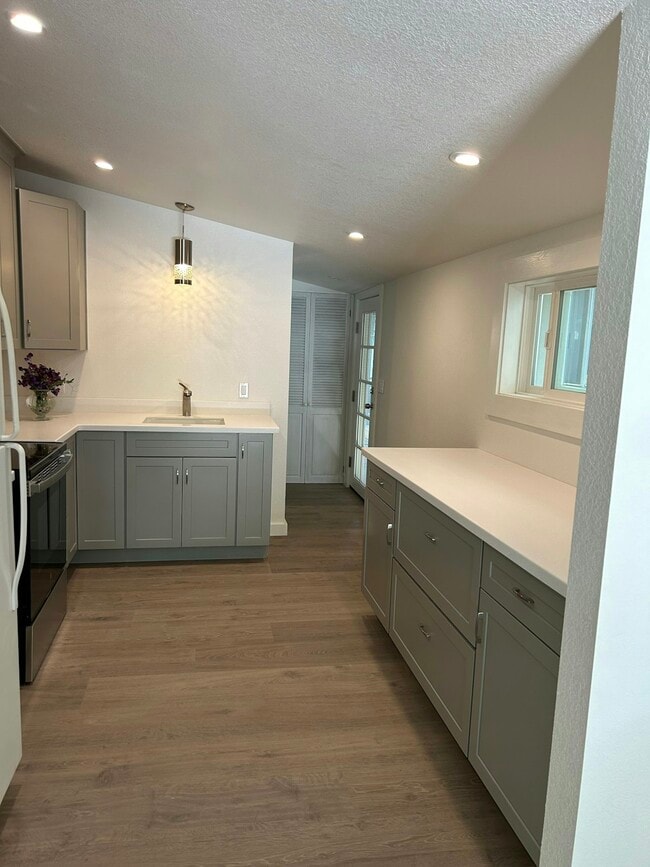 Photo - 1208 Los Robles Dr