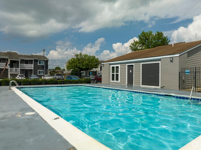 Summer Lodge Apartments