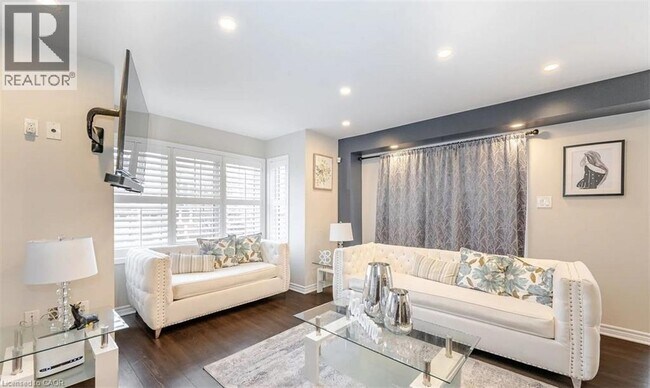 Photo - 3 LeBlanc Cres