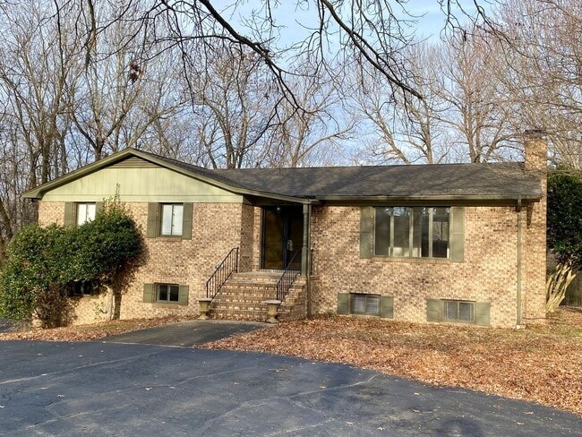 Building Photo - Halehaven Home:  Beautifully Renovated 3 bdrm, 2.5 bath with finished basement