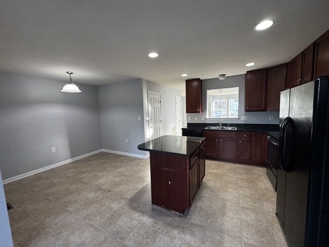 Photo - 113 Carnegie Links Dr