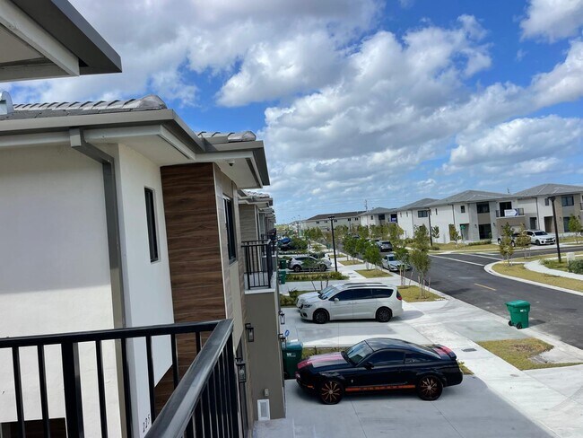 Photo - 221 NW 12th Ct