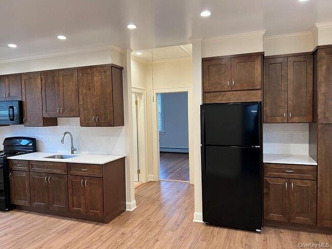 Building Photo - 293 Sickles Ave Unit 2 nd floor