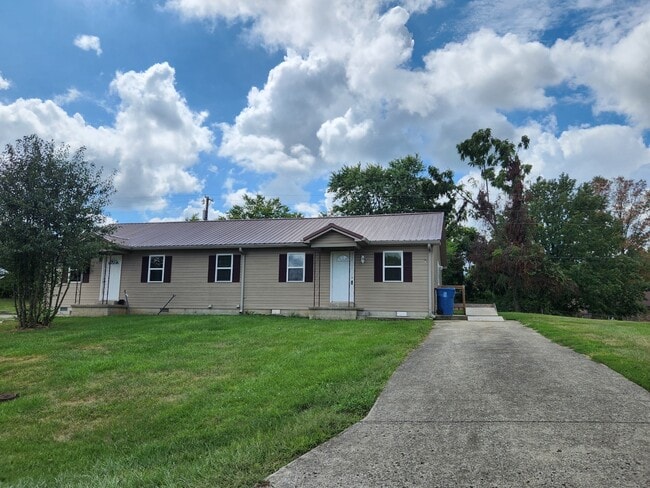 Building Photo - 203 1/2 Dove Dr Unit 1