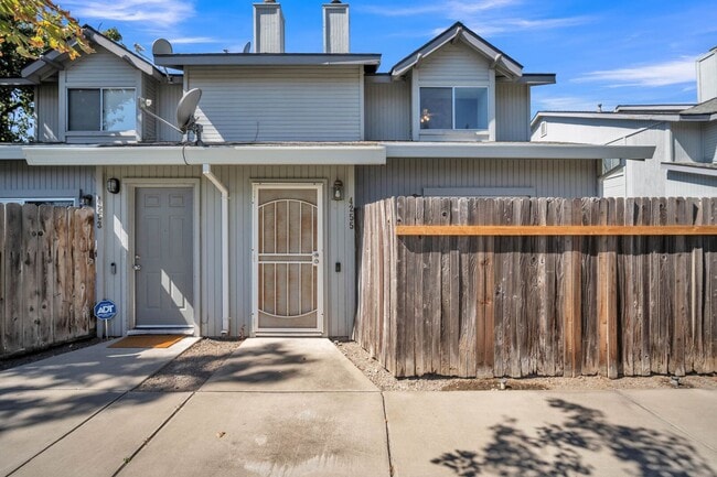 Photo - 4255 Taylor St