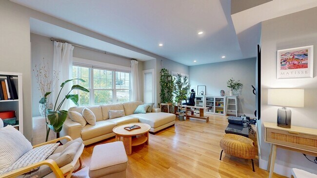 Photo - 186 Havre St Unit 2