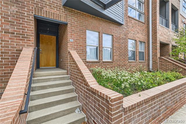 Photo - 2708 Blake St