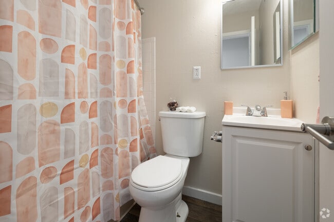 2BR, 1BA - 760SF - Bathroom