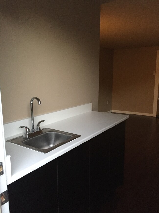 Building Photo - 16043 Leadwell St Unit Styudio