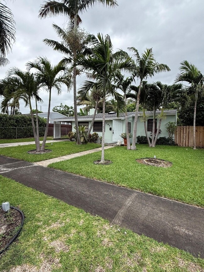 Photo - 741 Roseland Dr
