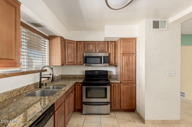 Photo - 3823 W Lawrence Rd