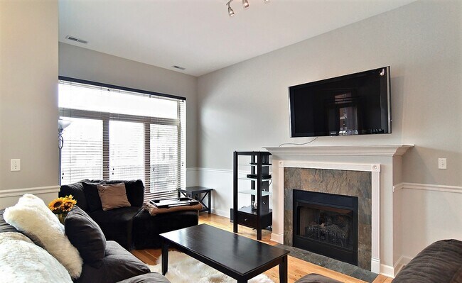 Photo - 5067 N Lincoln Ave Unidad 5067