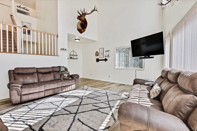 Building Photo - 1496 Pine Ridge Dr Rental