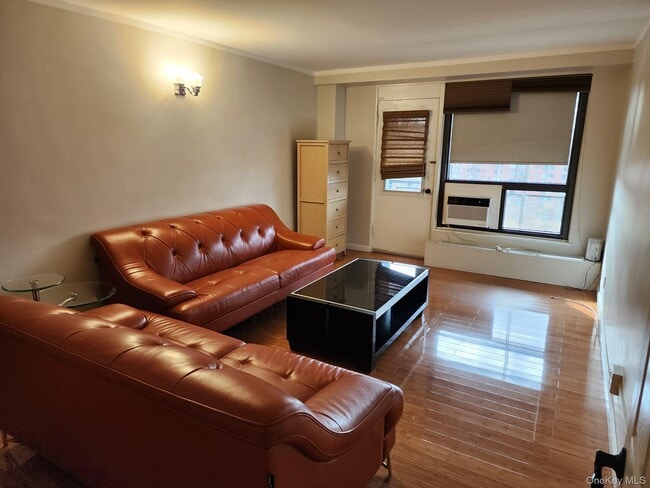 Photo - 61-15 98th St Unidad 12L