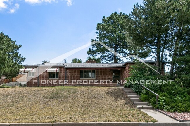 Building Photo - Charming Home with Convenient Location and Two Car Garage!