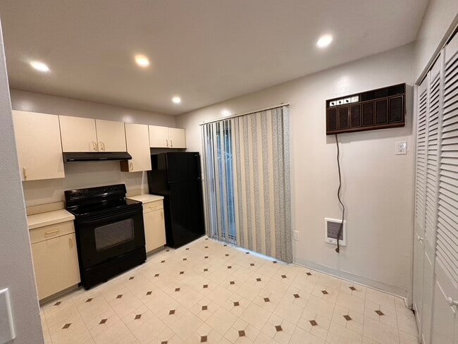 Photo - 585 Park Rd Unit 3-8