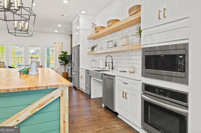 Photo - 705 Charles Hardy Pky