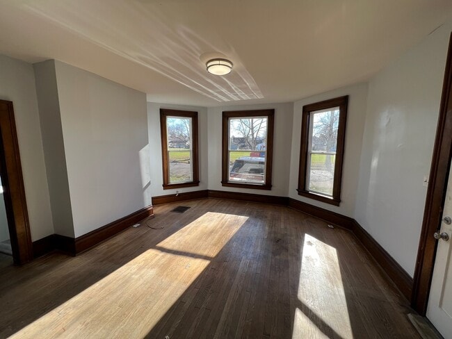 Photo - 642 Dryden Rd