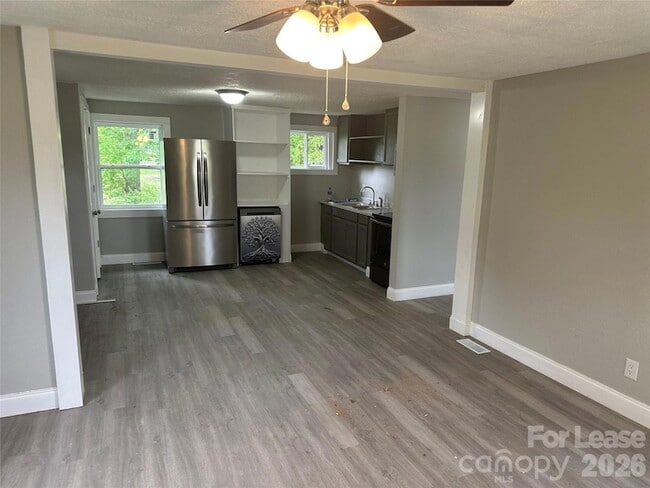 Photo - 209 Brookview Rd