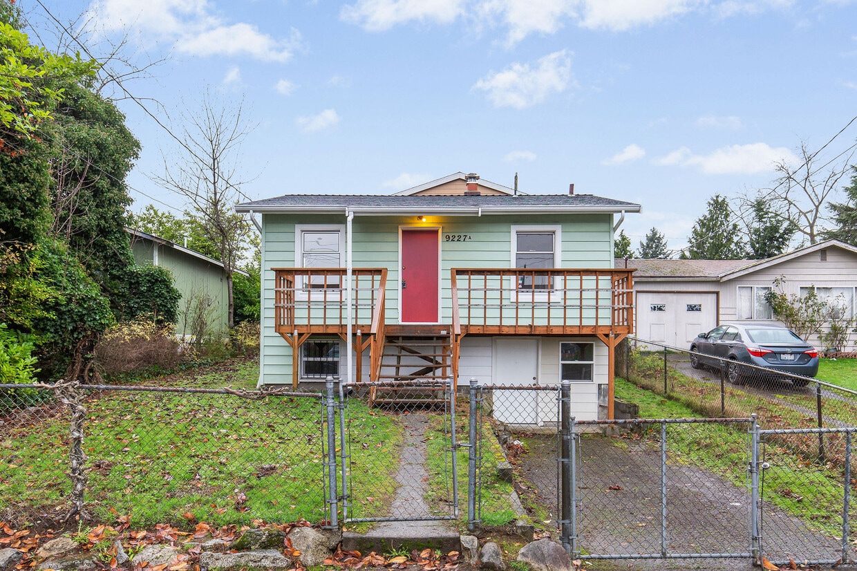 Photo - 9227 Evanston Ave N (Seattle, WA)