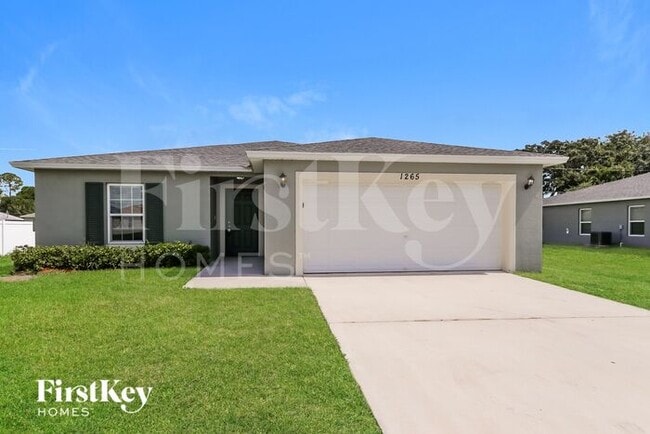 Photo - 1265 SW Century Ave House