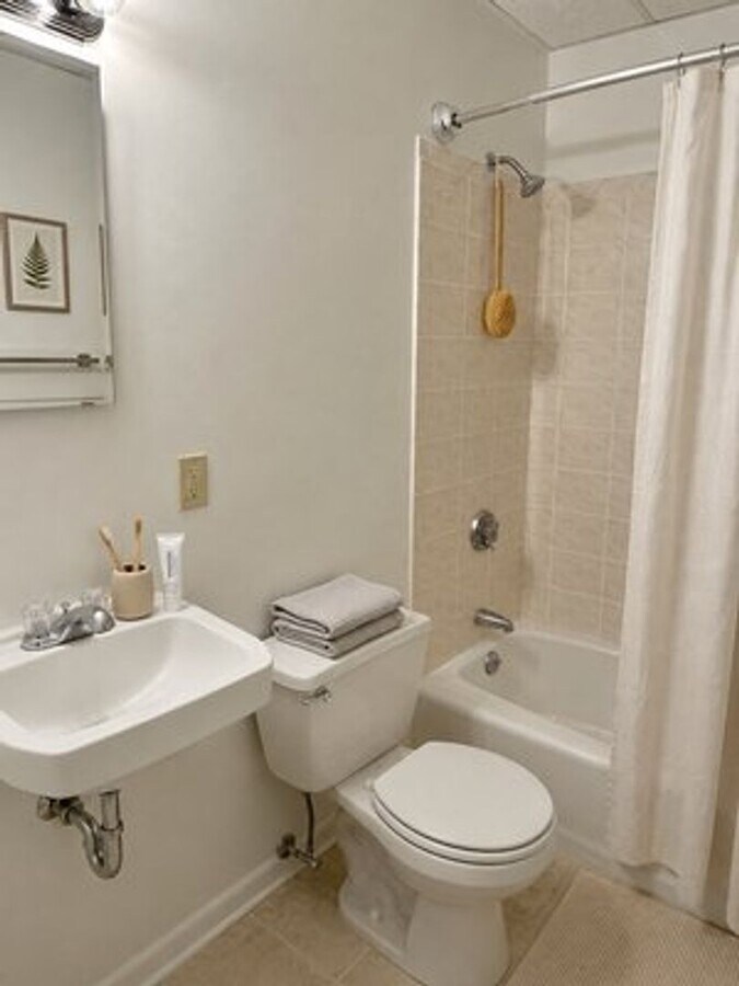 Photo - 272 Newbury St