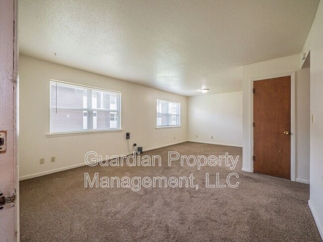 Photo - 1115 N College Dr