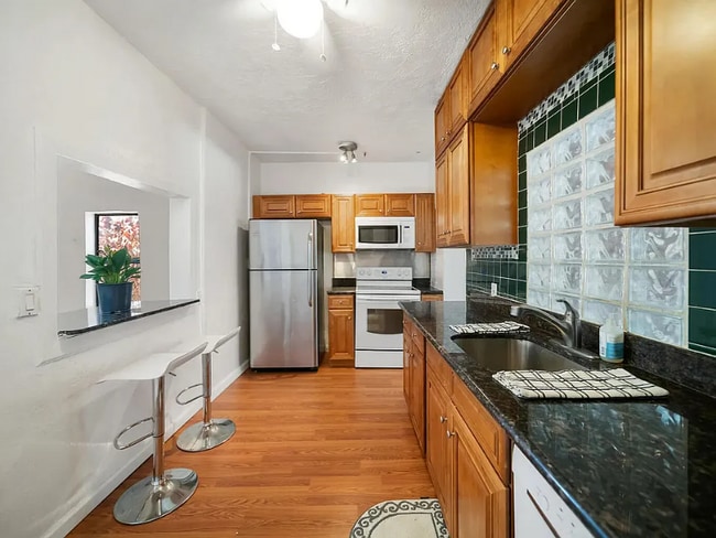 Photo - 625 Selkirk St