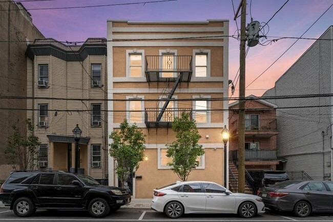 Building Photo - 2505 Central Ave Unit 3a