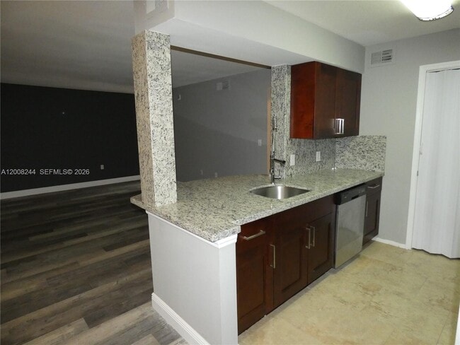 Photo - 2420 NW 33rd St Unidad 1004