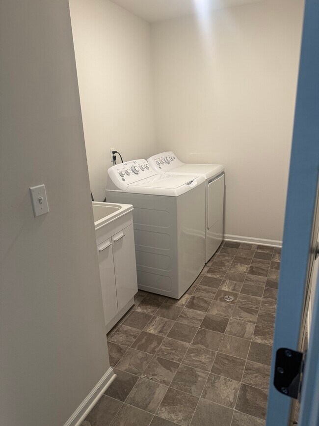 Photo - 8692 Pioneer St