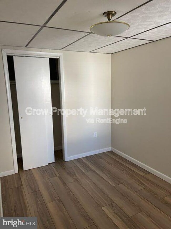 Photo - 925 Watkins St