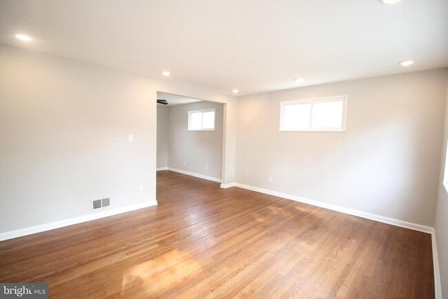 Photo - 4613 Wilwyn Way