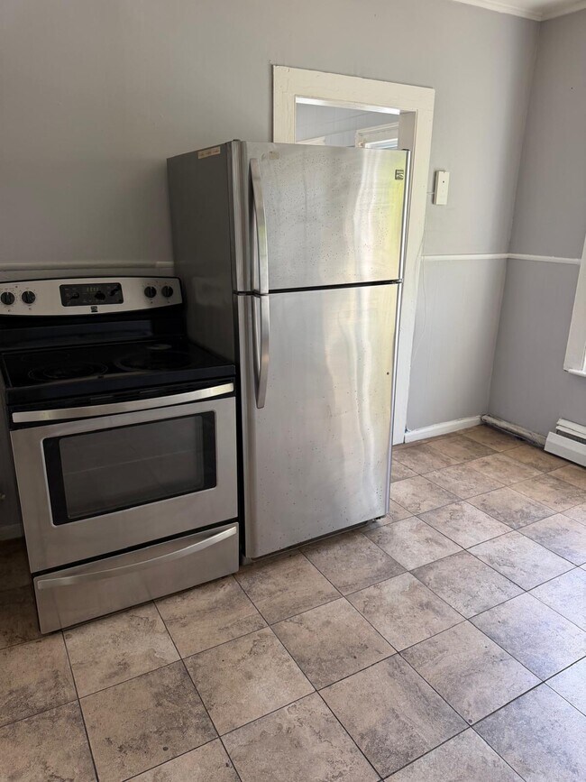 27-27 Clover St