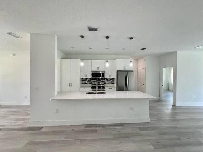1370 Cogan Dr