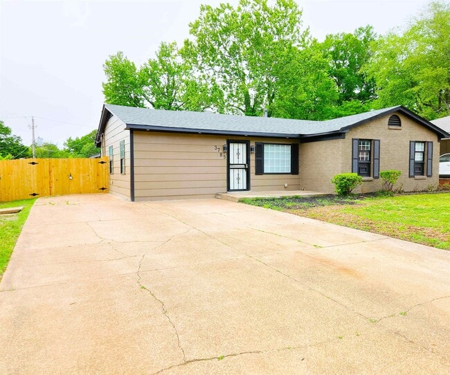 Building Photo - 3785 Ladue St