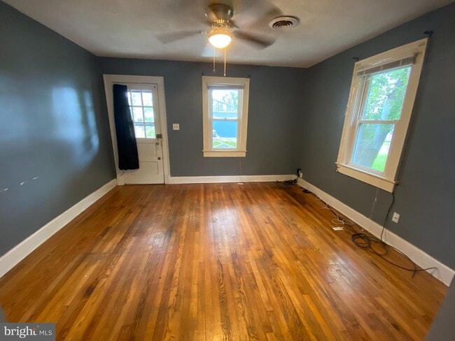 Photo - 108 Oak St House