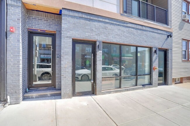 Photo - 354 Broadway